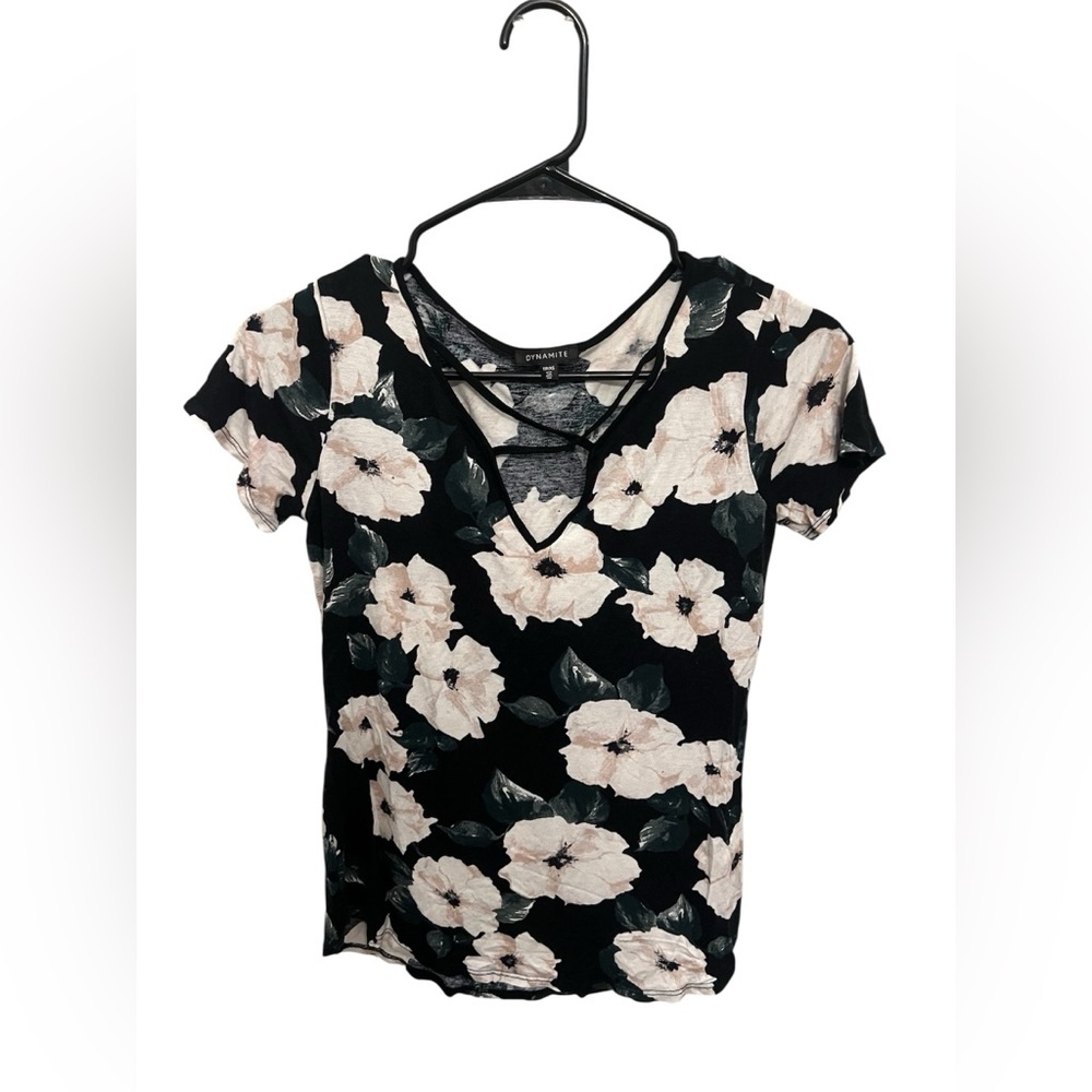 Dynamite Black Floral Criss Cross Neck Short Sleeve‎ Top XS